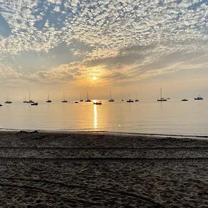 https://plein-sud-bel-appartement-20-metres-de-la-plage-la-capte.aixenprovencehotels.org