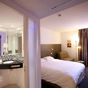 Hotel Kyriad Aix Les Milles - Plan De Campagne, Gardanne